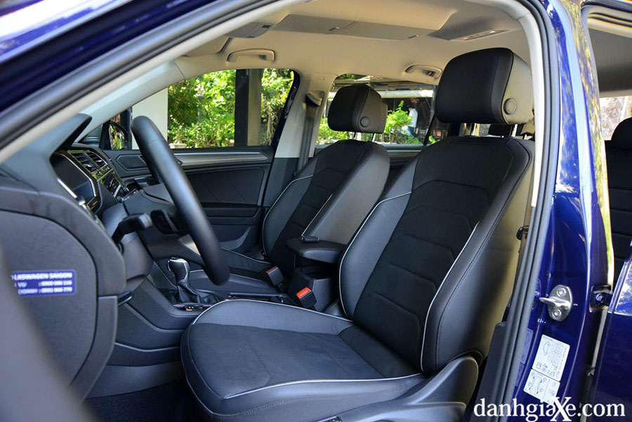 Hàng ghế đầu Volkswagen Tiguan 2023 có thiết kế thể thao ôm lưng