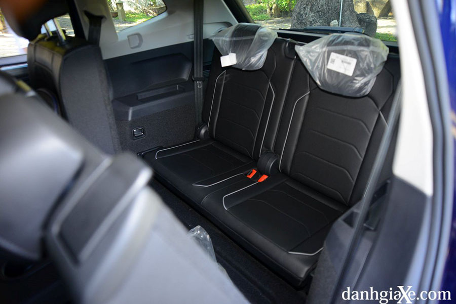 Hàng ghế thứ ba của Volkswagen Tiguan 2023 có thể gập phẳng 50:50 để mở rộng khoang hành lý