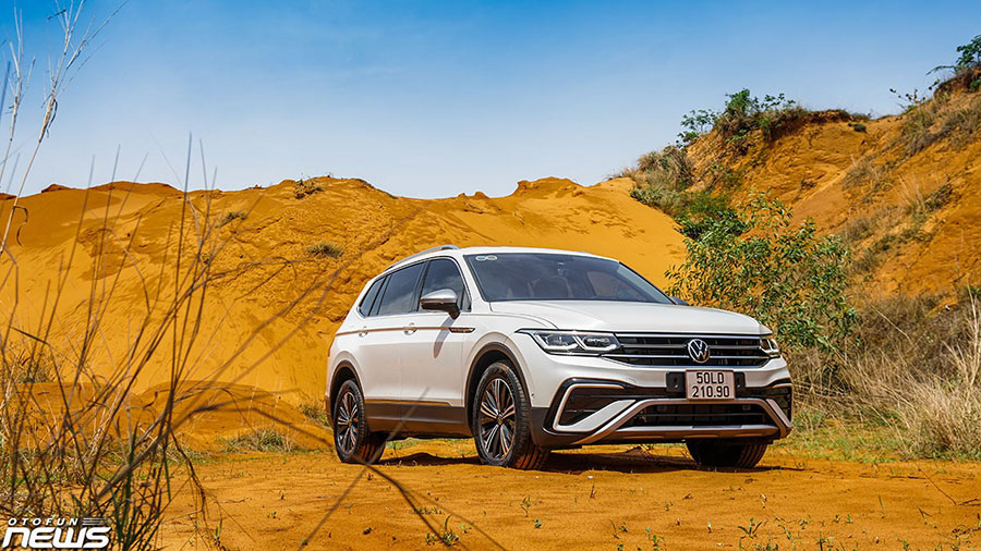 Tại thị trường Việt Nam, Tiguan Allspace 2023 có 8 màu sắc Trắng Pure, Trắng Pearl, Xanh Metallic, Xanh Petrol Metallic, Đen Pearlescent Metallic, Đỏ King Metallic, Xám Platinum Metallic, Bạc Pyrite Metallic