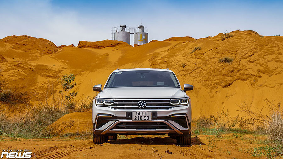 Vì là phiên bản nâng cấp giữa dòng đời nên Volkswagen Tiguan Allspace 2023 không thay đổi quá nhiều về ngoại thất mà mẫu xe này chỉ cải tiến một số điểm mới để xe trở nên hợp thời hơn