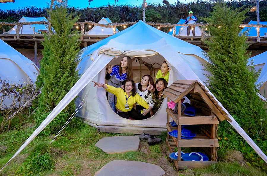 Các khách hàng của Volkswagen được trải nghiệm hình thức cắm trại “sang chảnh”