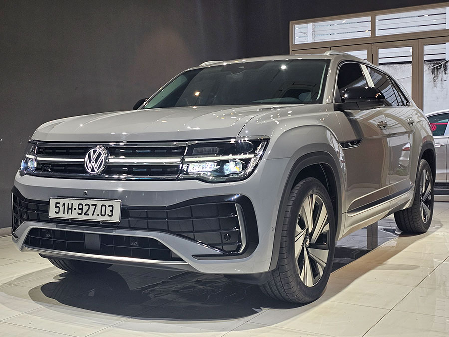 Hình ảnh trong lễ bàn giao xe Volkswagen Teramont X Luxury 2024 đầu tiên lăn bánh tại Việt Nam