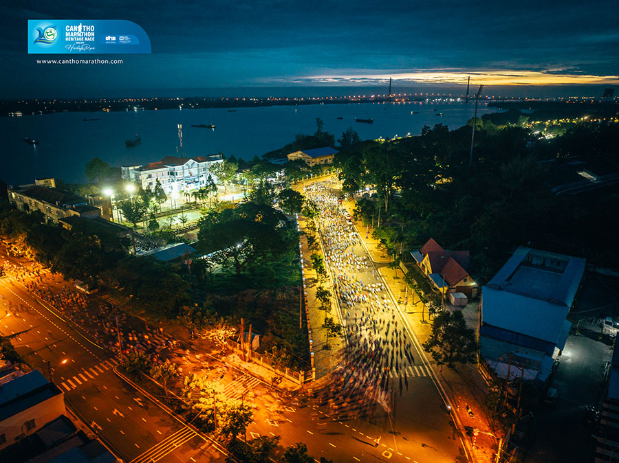 Sự độc đáo của Giải Marathon Quốc tế Di sản Cần Thơ – Can Tho Marathon - Heritage Race 2023 nằm ở đường chạy rải nhựa được thiết kế đi qua các danh thắng nổi tiếng của vùng đất Tây Đô lịch sử như Lộ vòng cung, chợ nổi Cái Răng,  bến Ninh Kiều, cầu đi bộ,…