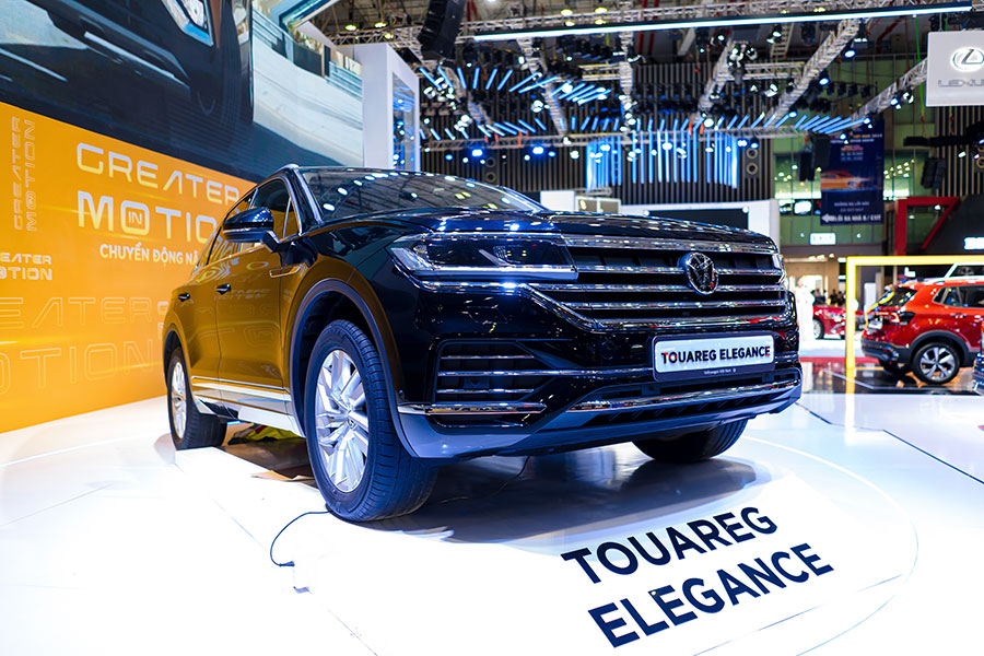 Touareg Elegance giá 2,999 tỷ đồng. (*)