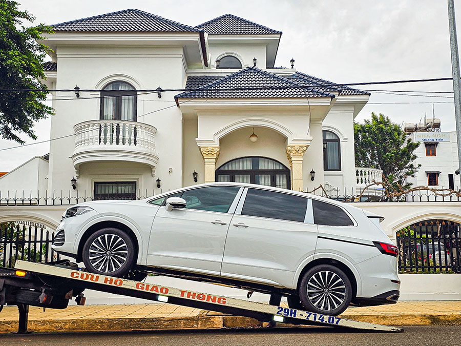 Những hình ảnh quý giá trong ngày bàn giao xe Volkswagen Viloran đầu tiên về với Thành phố ngàn hoa