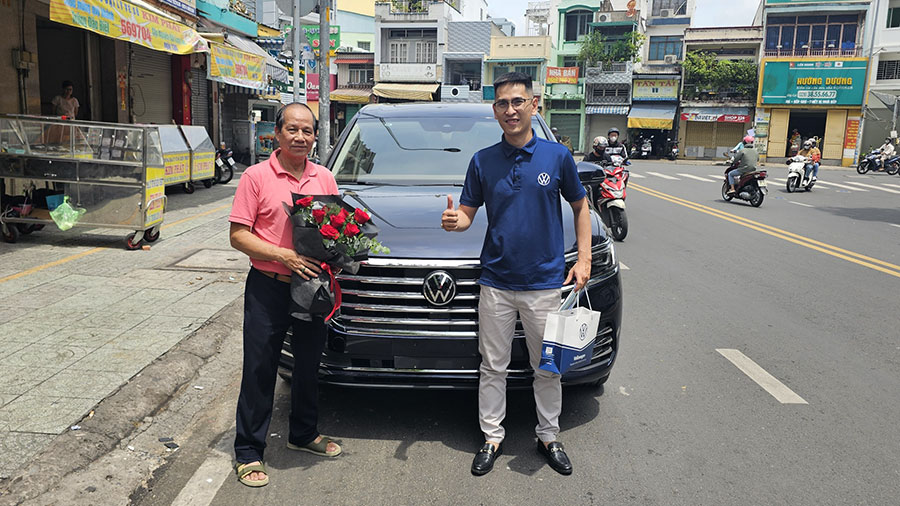 Volkswagen Viloran Luxury Đổi Màu Dark Blue Metallic Giao Hàng Tận Nơi