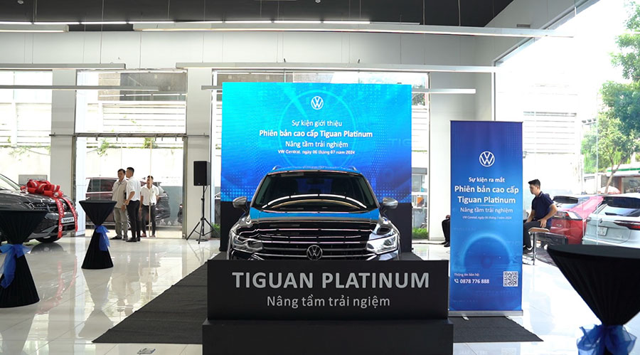 Một lễ mở bán xe Tiguan Platinum diễn ra hoành tráng, trang trọng, với ban nhạc sôi động, tea-break đa dạng, nhiều quà tặng hấp dẫn và chương trình khuyễn mãi lên đến 400 triệu khi khách hàng mua các dòng xe Volkswagen ngay tại sự kiện