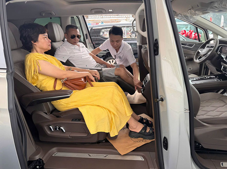 Khách hàng được trực tiếp khám phá, lái thử, cảm nhận không gian nội thất, công nghệ an toàn, tiện ích thông minh