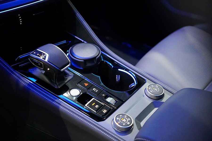 Công Nghệ & Trang Bị Đỉnh Cao – Xứng Tầm SUV Đầu Bảng