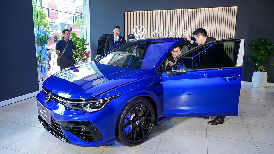 Golf R Performance 4Motion là lựa chọn lý tưởng cho những ai yêu thích tốc độ, sự linh hoạt hằng ngày và trải nghiệm lái xe thể thao thực thụ Golf R Performance 4Motion là lựa chọn lý tưởng cho những ai yêu thích tốc độ, sự linh hoạt hằng ngày và trải nghiệm lái xe thể thao thực thụ